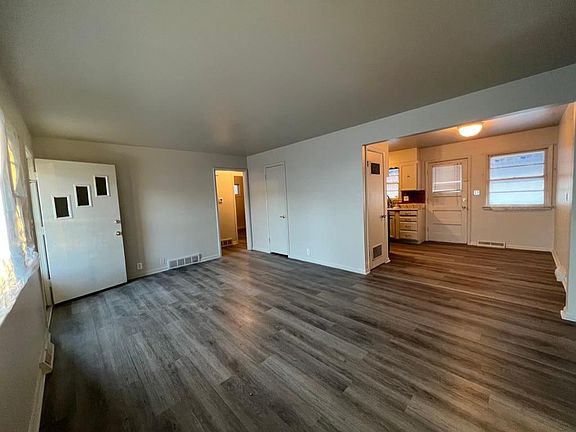 3rd image of 5105 W Gill Pl