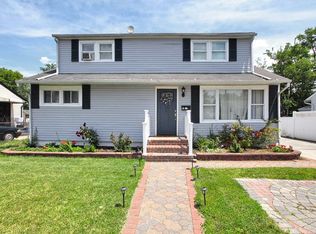 16 Silverpine Dr, Amityville, NY 11701