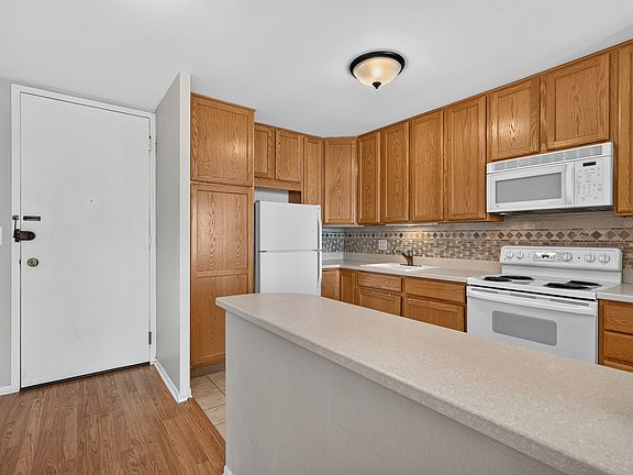 5th image of 1660 N La Salle St #1807