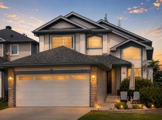 210 E Douglas Ridge Pl SE, Calgary, AB T2Z 2T4