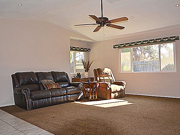 4th image of 1152 Menlo Ave