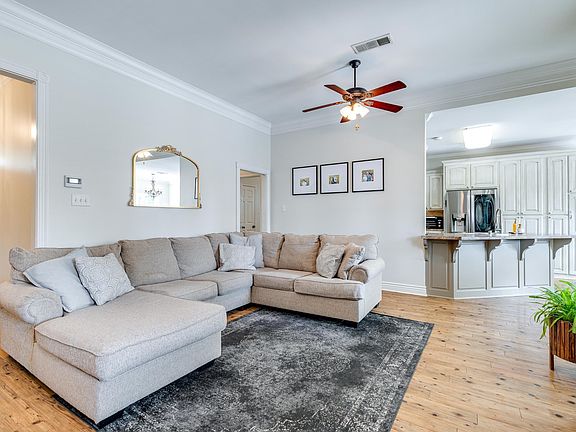5th image of 102 Curry Creek Dr