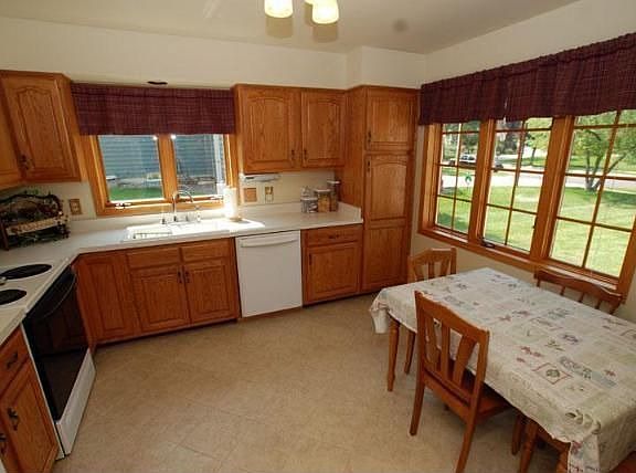 3rd image of 605 Shady Glen Ln