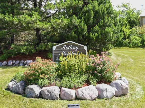 6996 S Rolling Meadows Ct #2, Oak Creek, WI 53154