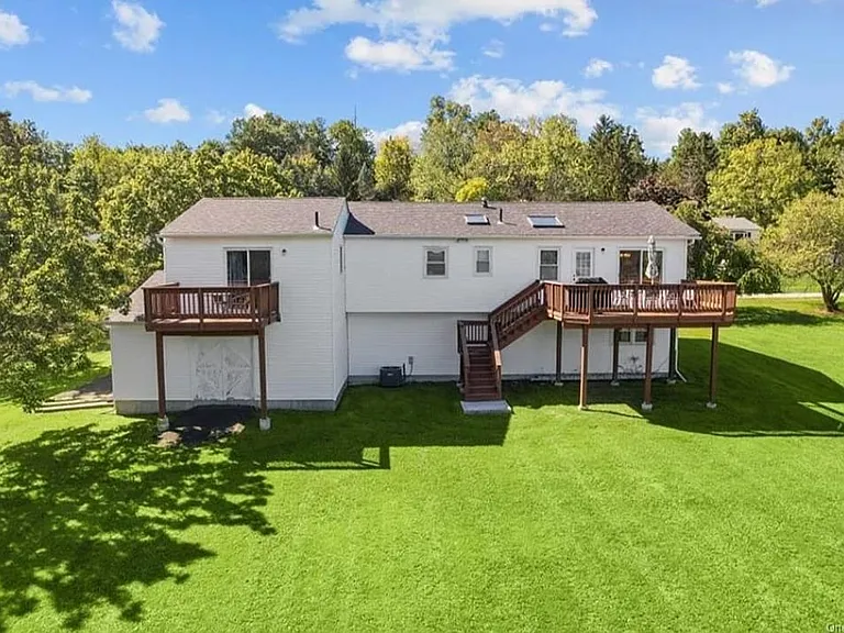 13 Regina Dr — Photo 29