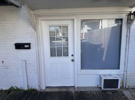 213 Pocahontas Pl, Hampton, VA