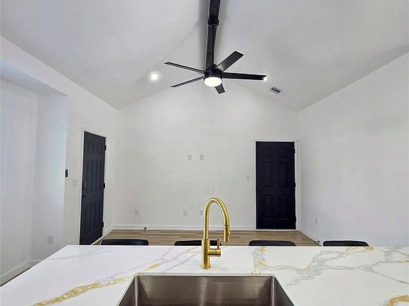 3rd image of 715 Rosedale St