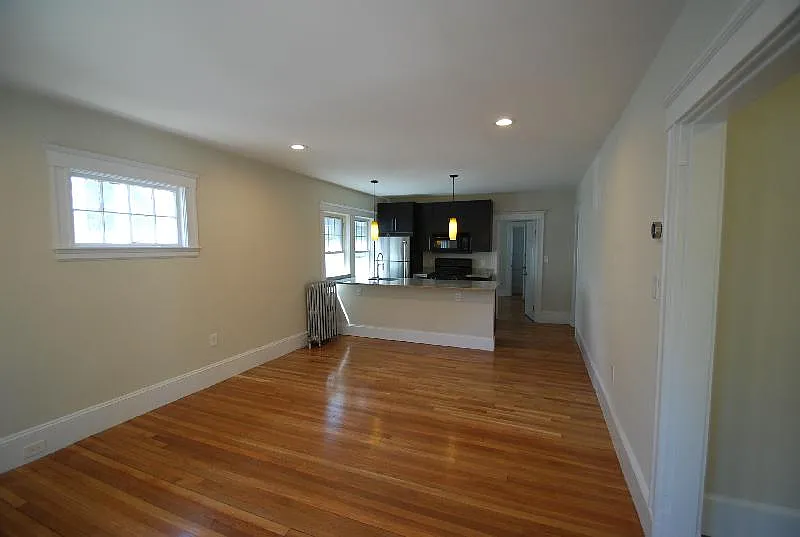 3 bed, 1000 sqft, $4,200 — Photo 4