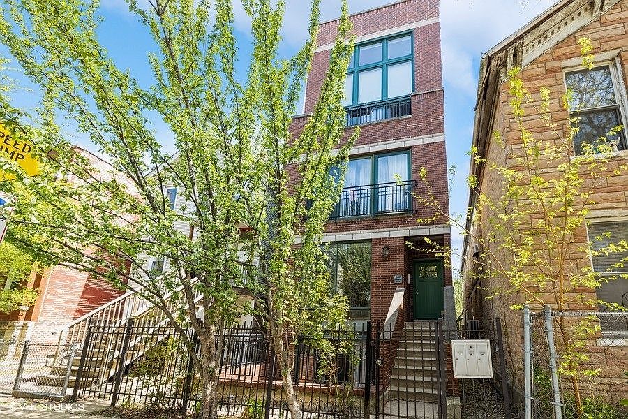 1st image of 907 N Hermitage Ave #3