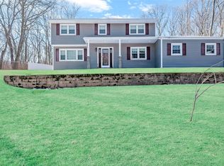 12 Mud Rd, Setauket, NY 11733