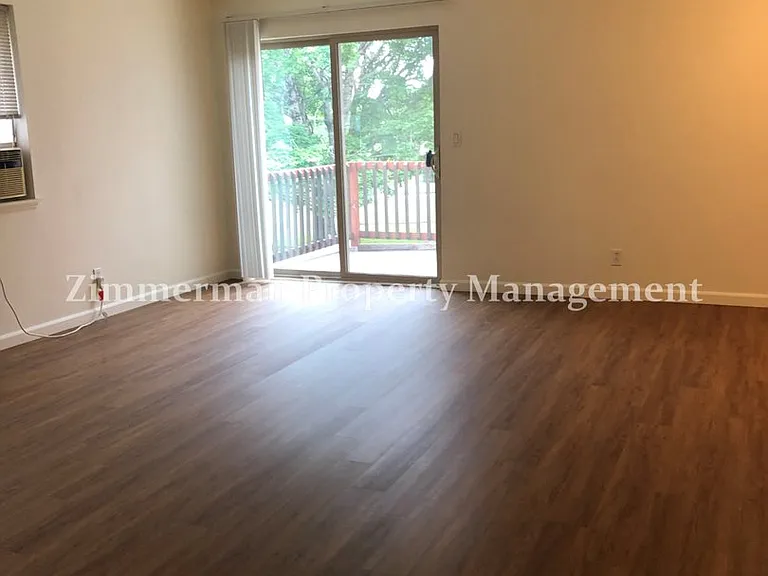2727 Gateway St #35 — Photo 2