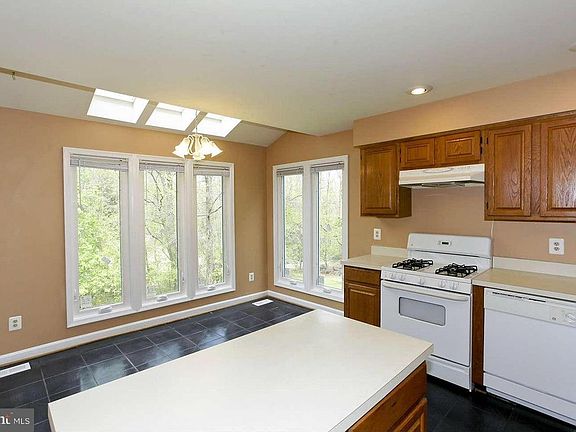 5th image of 10610 Alison Dr