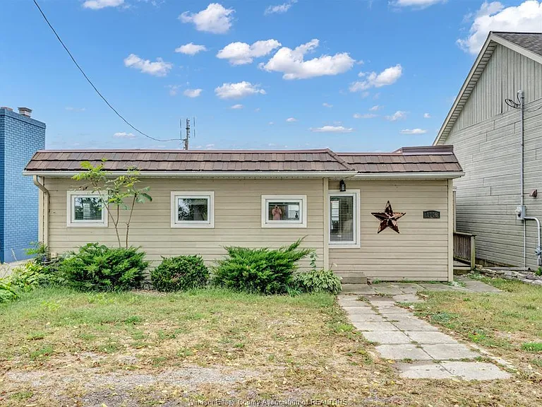 1006 Point Pelee Dr — Photo 3