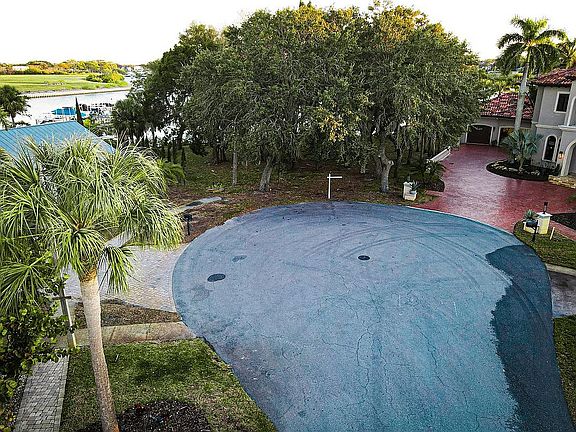 3rd image of 1600 Meyers Cove Dr