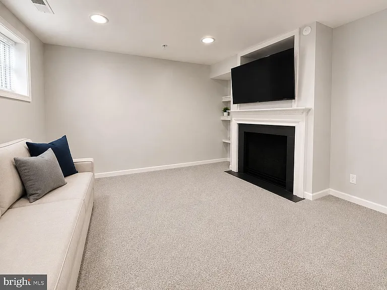 506 Fallsgrove Dr — Photo 15