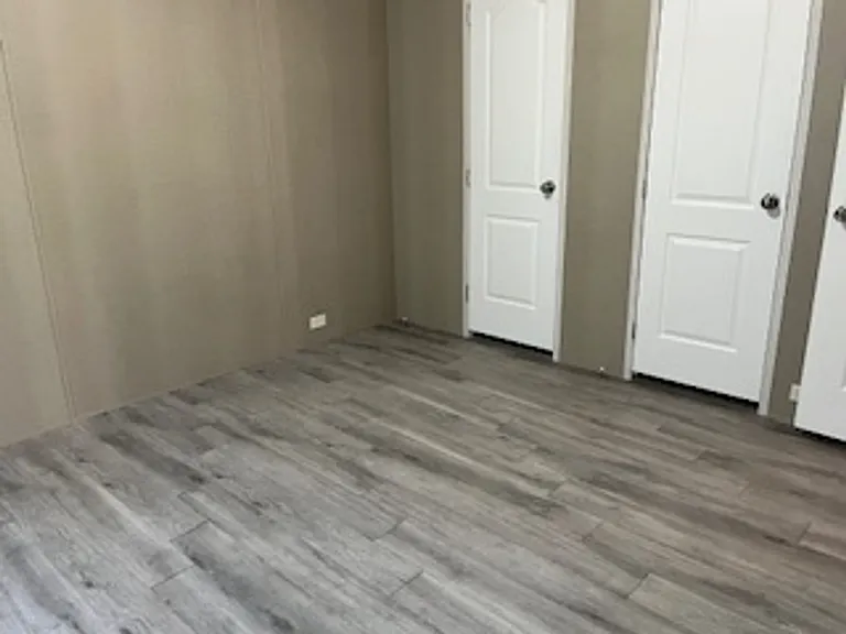 3900 Lenore Dr — Photo 5