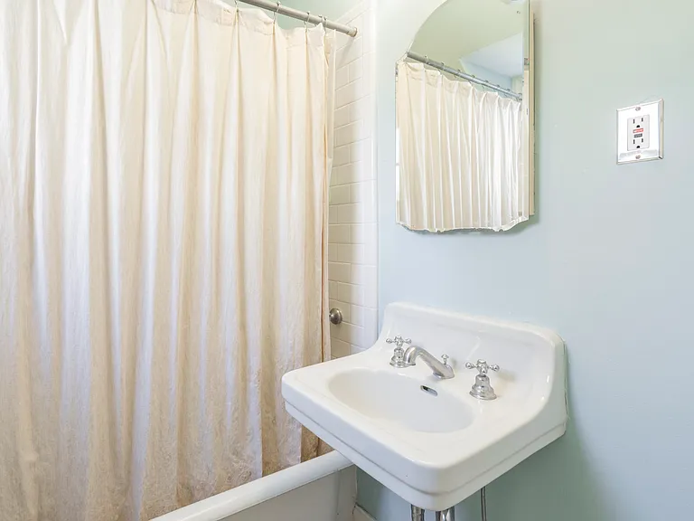 601 Harriton Rd — Photo 33