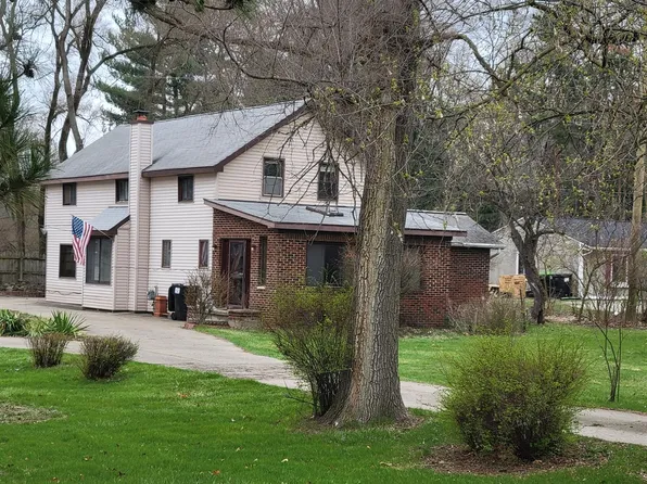 4342 Pleasant Valley Rd, Brighton, MI 48114