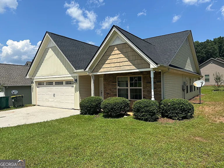 561 Highland Pointe Dr — Photo 2