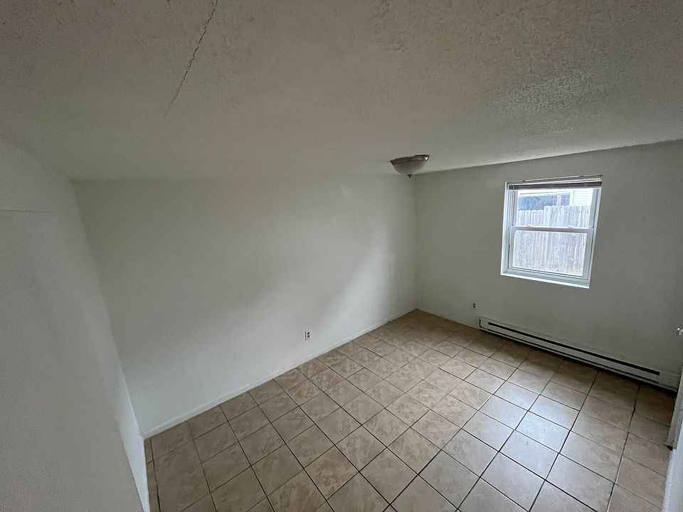 1st image of 1979 Parkview Ave #B