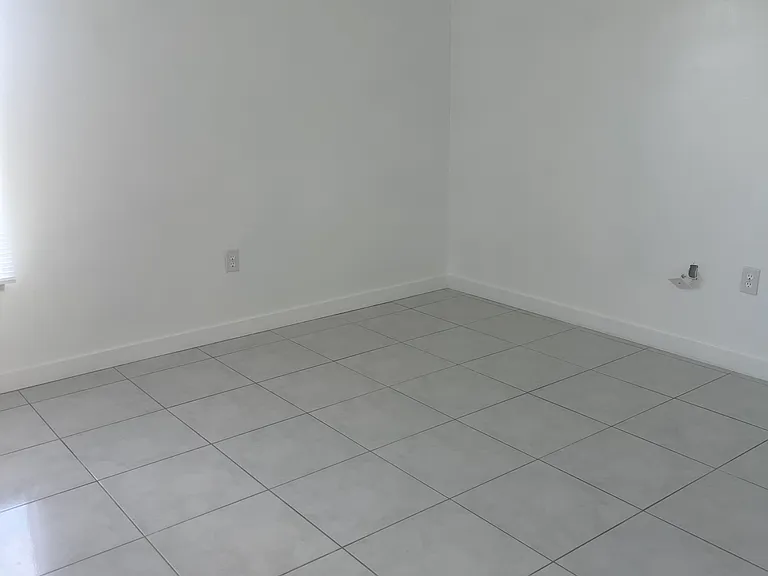 1011 Clearmont St NE #105 — Photo 7