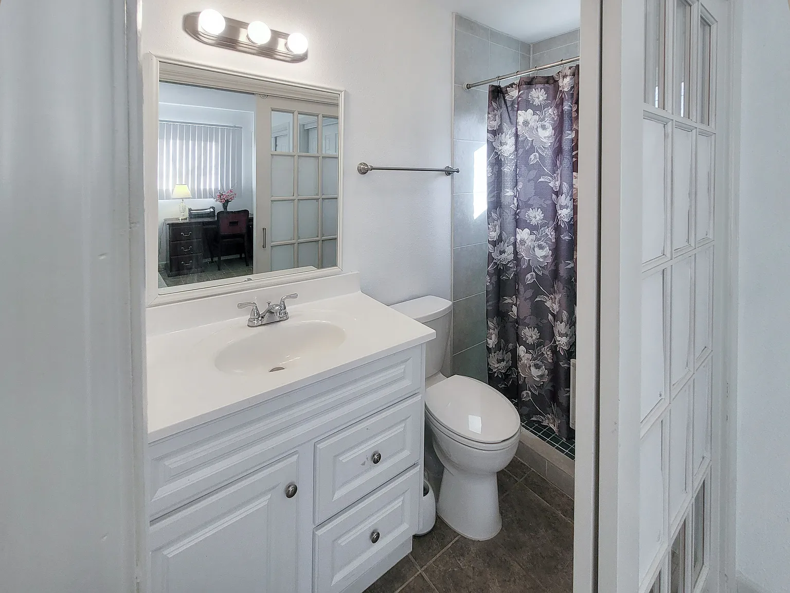 4 bed, 4.0 bath, 2345 sqft, $750 — Photo 4