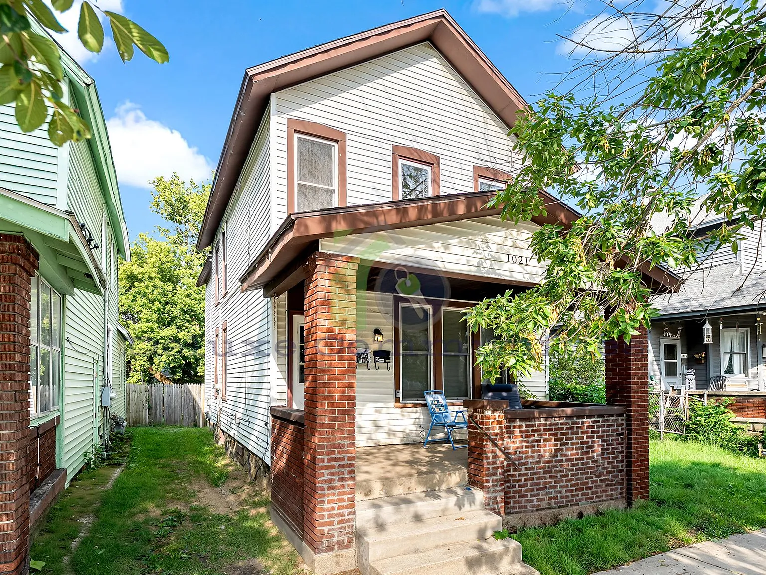 1021 Broadway Ave NW — Photo 3