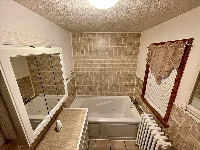 112 N Roosevelt Ave — Photo 14