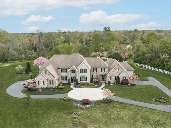 2810 Windy Bush Rd, Newtown, PA 18940