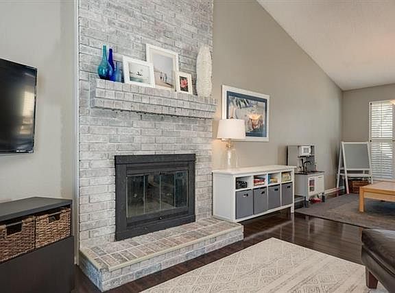 2nd image of 313 Springoak Ln