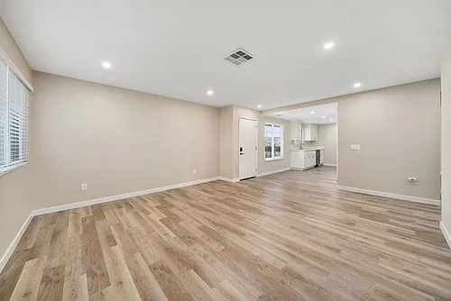 5220 Traffic Way Photo 1