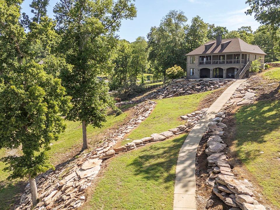1st image of 202 Riverbend Ln