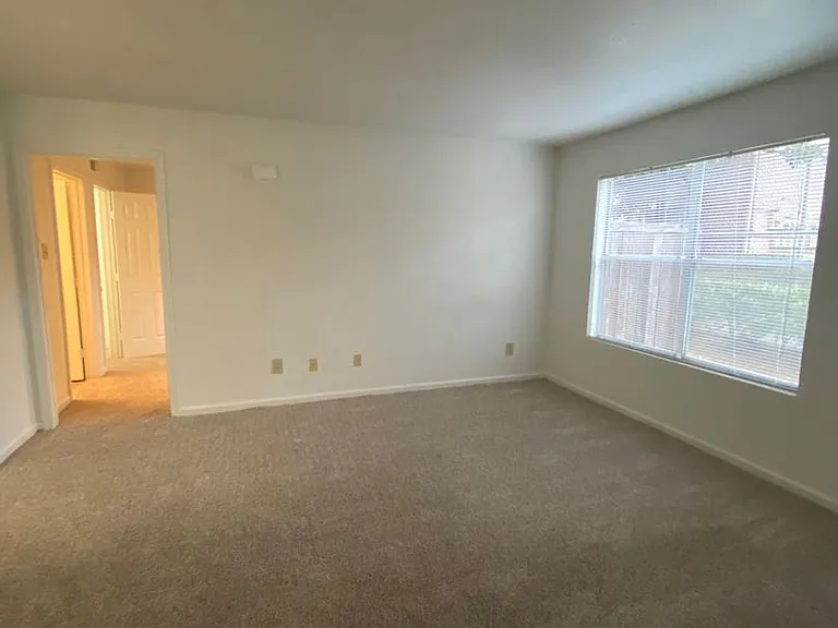 Emerald Cove Apartments — Photo 106