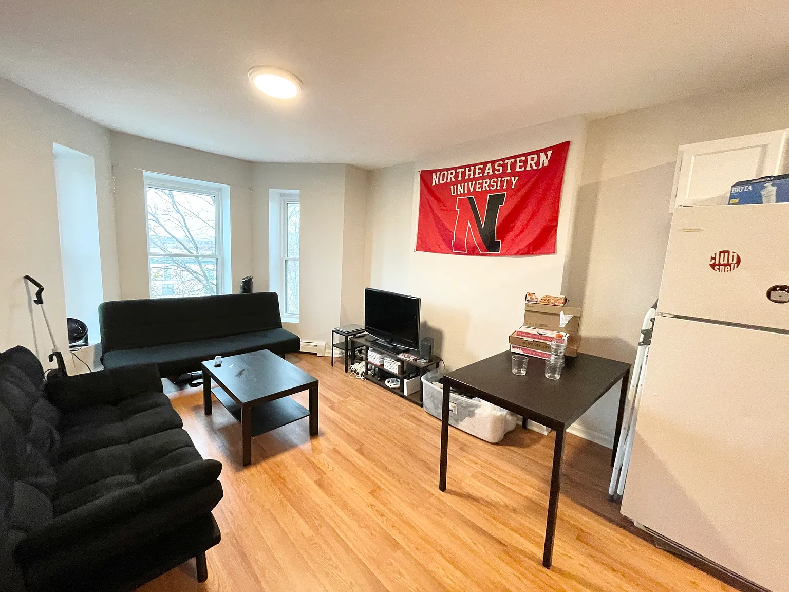 3 bed, 999 sqft, $4,200 — Photo 1