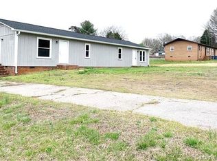 1976 Crown Dr, Conover, NC 28613