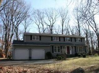 11 Spector Rd, Woodbridge, CT 06525