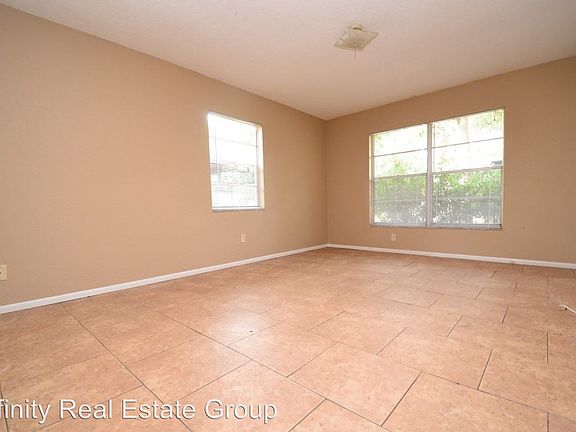 3rd image of 2520 Poinsetta Ave