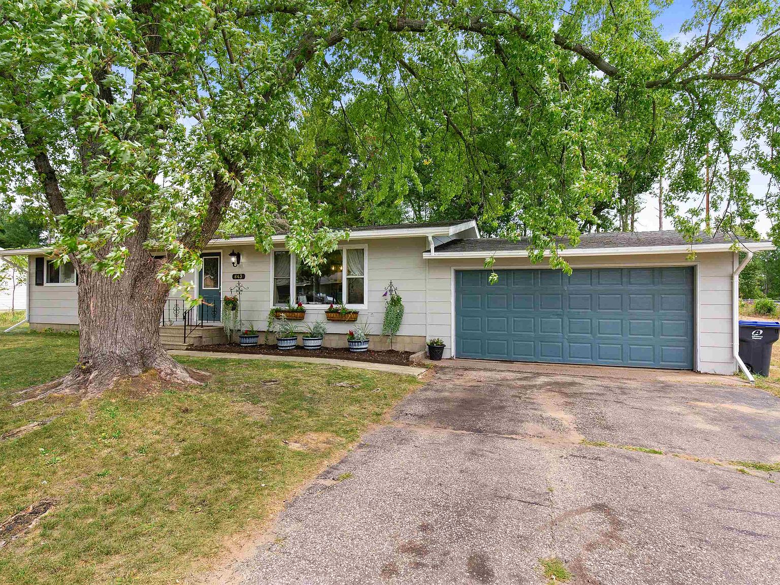 643 S Evergreen St, Wautoma, WI 54982 Zillow