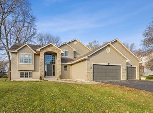 8767 Peony Ln N, Maple Grove, MN 55311