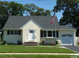 32 Burton Ln, Massapequa, NY 11758