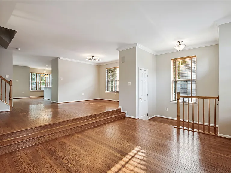 6733 Sullivan Way — Photo 5