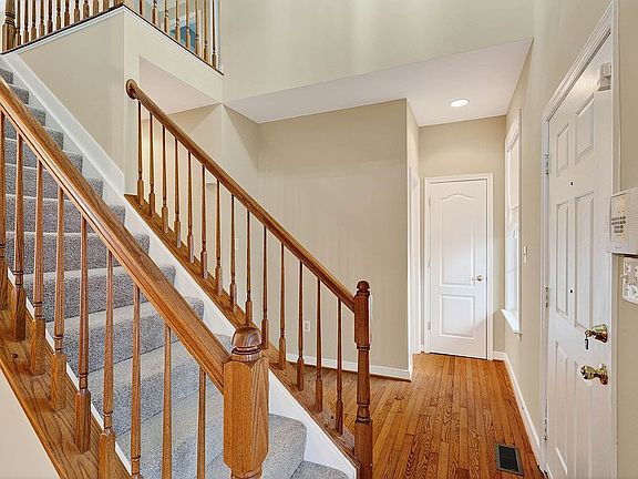 Main level staircase