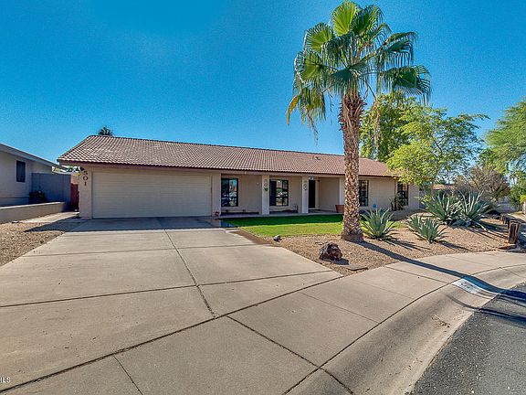 2nd image of 501 E Caribbean Ln