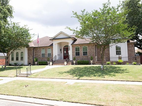 3rd image of 1464 Burbank Dr