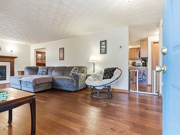 3rd image of 34 Oak Knoll Rd