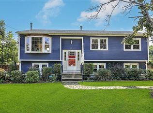 104 Levesque St, Warwick, RI 02886