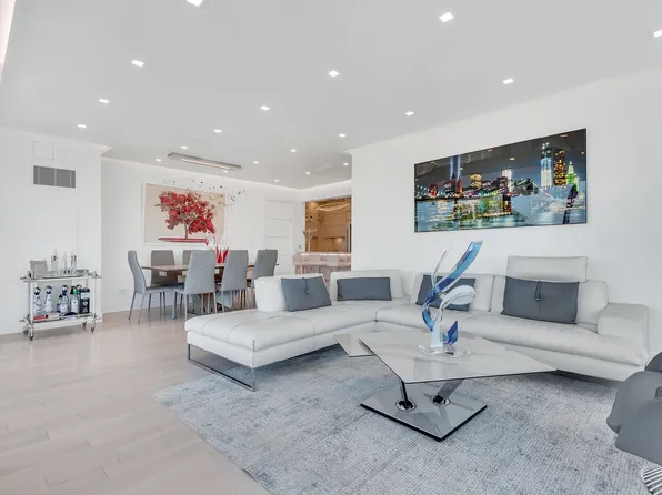 200 East 69th Street image 4 of 26