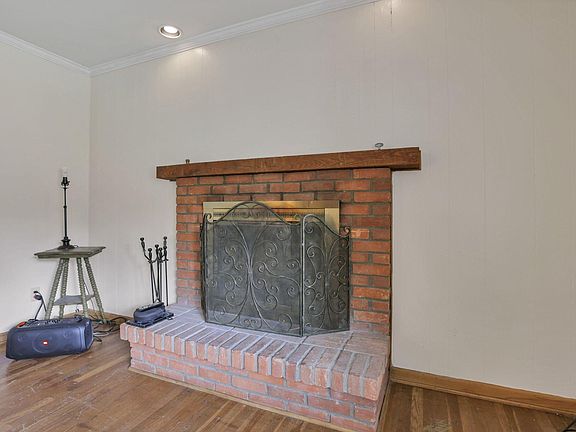 4th image of 5627 N Meadows Blvd