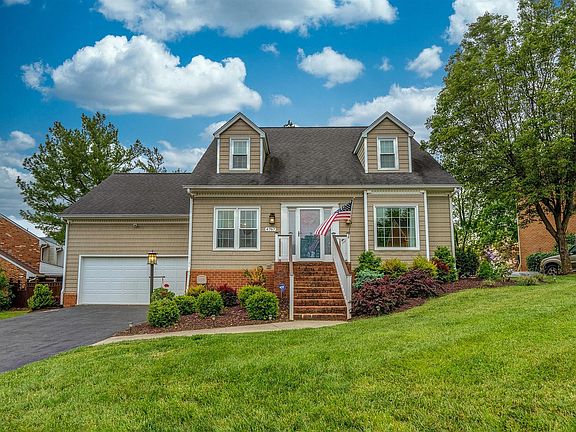 3rd image of 4767 Chippenham Dr