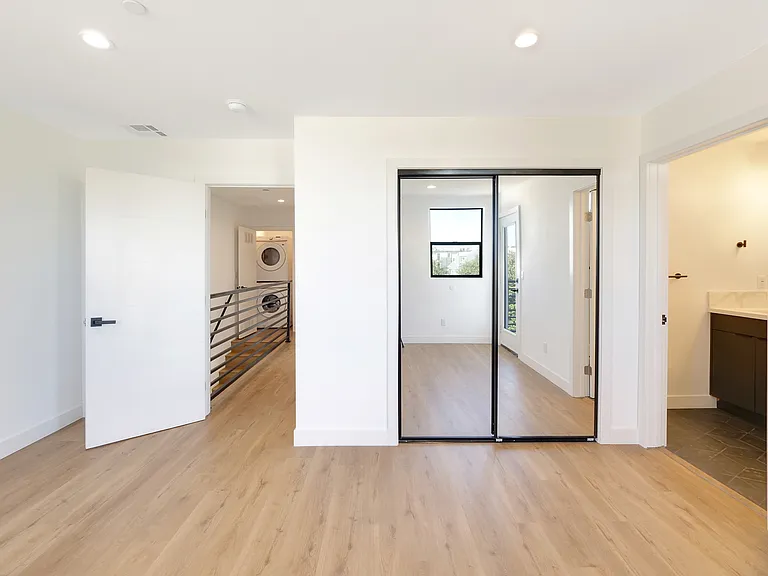 1858 S Redondo Blvd #5/6 — Photo 14